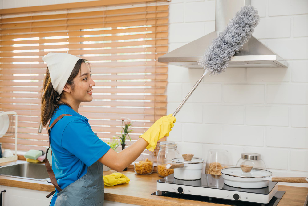 Les 5 tâches ménagères à déléguer sans stress grâce aux titres-services